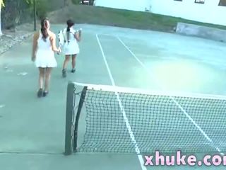 Тенис и цици някой