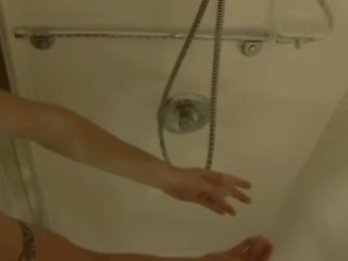 Amatör tw-nks fan enligt den dusch