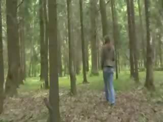 Petualangan mengisap penis di itu hutan