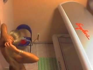 Spy cam placed in wellnes capture a marvelous blonde clip