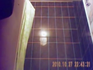 Szpiegowanie kamera w prysznic - 23yo córka