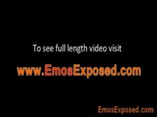 Homo emo prikazuje njegov velika penis v samozavest s emosexposed