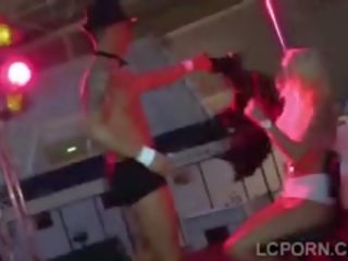 Nuttig portugiesisch pol tänzer fickt ein gifted stripper