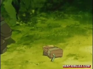 Rondborstig anime betrapt en tentakels geneukt in de bos