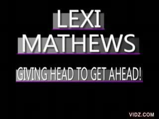 Wanita lexi mathews memberikan kepala untuk mendapatkan di depan