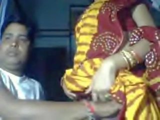 Delhi wali provocante bhabi in saree esposto da marito per soldi
