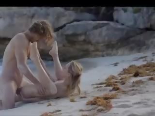 Σκληρό πορνό καλοκαίρι γαμήσι επί ο παραλία