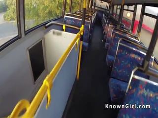 Mabuhok british baguhan bangs sa publiko bus