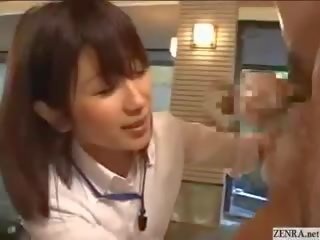 Schüchtern japanisch mitarbeiter gibt aus handjobs bei sensationell spring