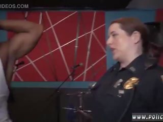 Lesbiană politie ofițer și angell veri politie in gasca brut video