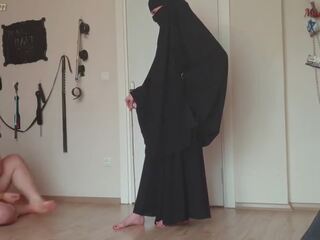 Musulmonas jaunas ponia canes storas vergas