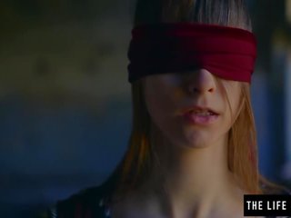 Hetero lassie jest zasłonięte oczy przez lesbijskie przed ona orgazmy seks wideo filmiki