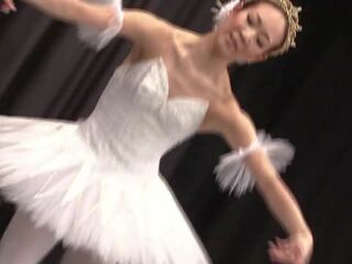 Ballet kolgotki torn lead during lesson