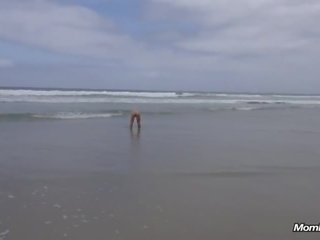 Gretchen nuogas joga į as paplūdimys