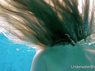 Fabulous Bubble Butt Teen Simonna Underwater