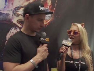 Avn 2016 alix lynx și nikki delano interviews