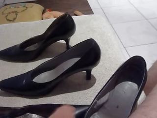 Kurang ajar and cumming wifes high heel sepatu