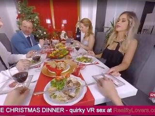 Increíble navidad cena con mamada bajo la mesa