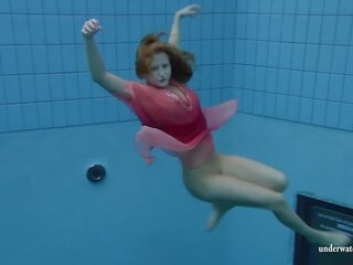 Silvie, 에이 유로 비탄, showcasing 그녀의 수영 prowess