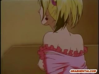 Animasi pornografi mademoiselle dengan muzzle mendapat berjari dan keras menusuk