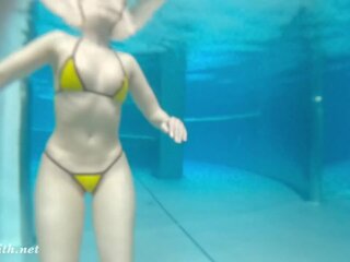 Jeny smith spogledljiva goli plavanje
