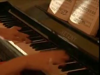 Millésime amoureux canné sur la piano, gratuit x évalué agrafe 13