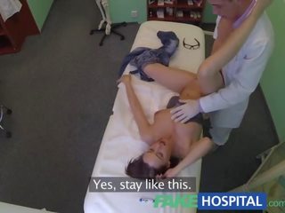 Fakehospital medico krijgt ballen diep met biseksueel patiënt terwijl swain