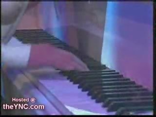 Piano lesbian wanita