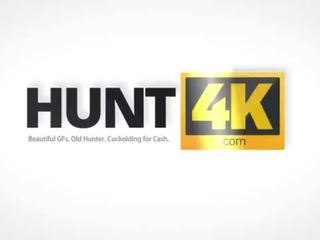 Hunt4k&period; desirable hottie je bolan od slaba partner in želi denar