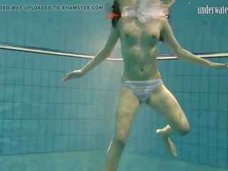Ado perd son culottes sous l&apos;eau, gratuit sexe vidéo f5