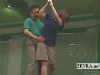 Subtitled jaapani golf kiik püstitamine demonstratsioon