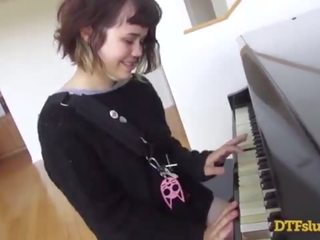 Yhivi video posnetki off klavir spretnosti followed s grobo xxx film in prihajanje več ji obraz! - featuring: yhivi / james deen