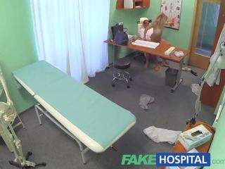 Fakehospital triple jet de sperma de la medical om când lui fiică vizite lui birou