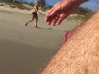 Veřejné pláž exhibicionista oděná žena nahý mužské erekce