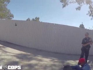 Гвинт в cops - біла жінка поліцейський трахкав по три біб